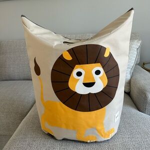 3 Sprouts Baby Laundry Basket for Nursery - Hamper with Handles/Lid, Lion